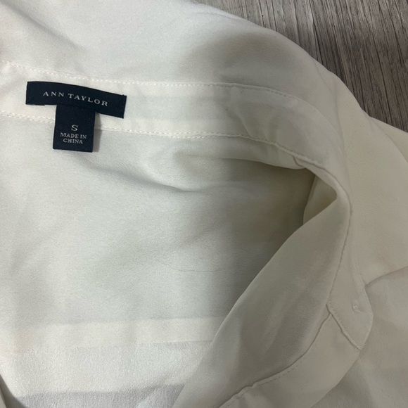 Ann Taylor Ivory Sleeveless Blouse small - Picture 5 of 5